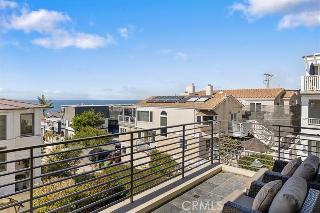 Detail Gallery Image 11 of 67 For 308 17th St, Manhattan Beach,  CA 90266 - 4 Beds | 3/1 Baths