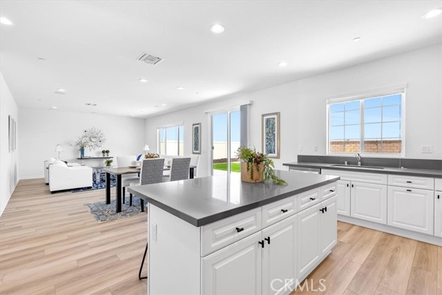 Detail Gallery Image 7 of 41 For 28300 Abbey, Menifee,  CA 92585 - 4 Beds | 2/1 Baths