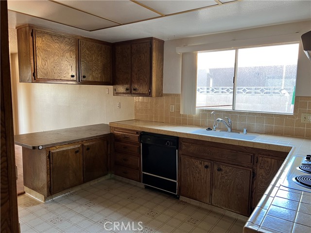 736 Marquesa Court, Hemet CA: https://media.crmls.org/medias/7f162ee9-c2aa-476d-b1c2-795bee8a359c.jpg