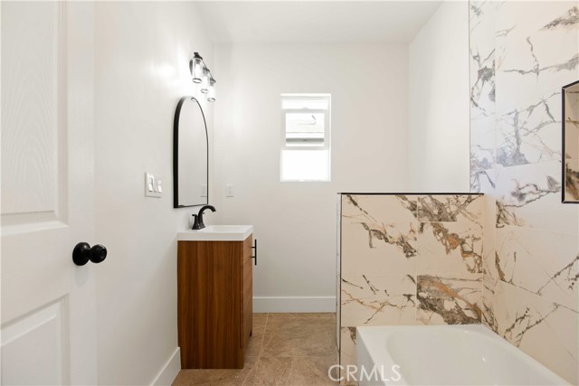 Detail Gallery Image 14 of 27 For 5201 Anahurst, South Gate,  CA 90280 - 3 Beds | 2 Baths