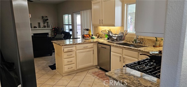 Detail Gallery Image 14 of 39 For 1650 Ravenswood Rd, Beaumont,  CA 92223 - 3 Beds | 2/1 Baths