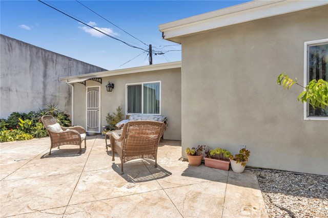6015 Laurelgrove Avenue, North Hollywood CA: https://media.crmls.org/medias/7f166cde-39ab-4e74-bba0-4a1a50a48a5b.jpg