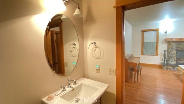 Detail Gallery Image 16 of 29 For 53300 Meadow Dr, Idyllwild,  CA 92549 - 3 Beds | 2/1 Baths