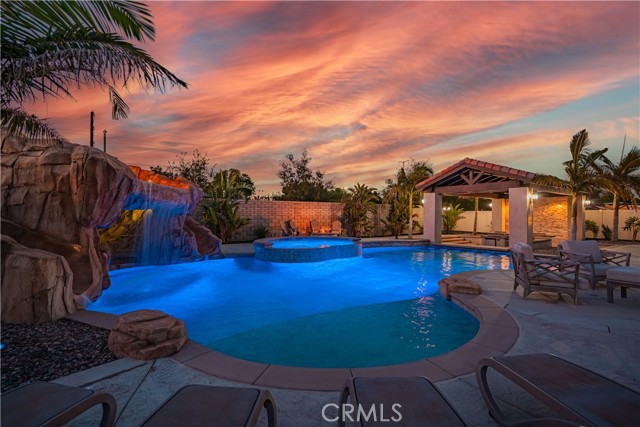 Detail Gallery Image 2 of 75 For 11715 Periwinkle Pl, Jurupa Valley,  CA 91752 - 6 Beds | 4/1 Baths
