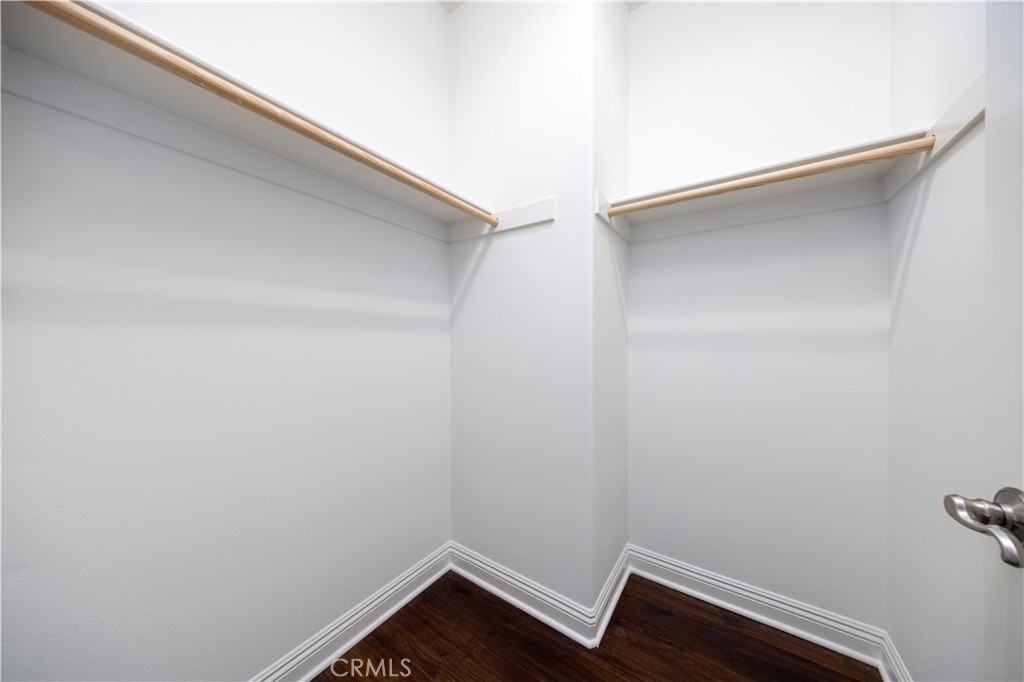https://media.crmls.org/medias/7f172757-a0bc-4df8-9c5c-2e81a4d4fa06.jpg?preset=X-Large