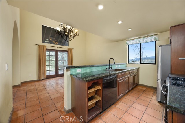 30721 Condor Place, Tehachapi CA: https://media.crmls.org/medias/7f17a8ef-a04a-40a9-a3a0-755bec68015d.jpg
