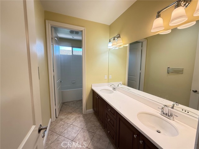 172 Cloudbreak, Irvine CA: https://media.crmls.org/medias/7f181a04-fd85-4133-bc0d-8a3a0aa42a5f.jpg