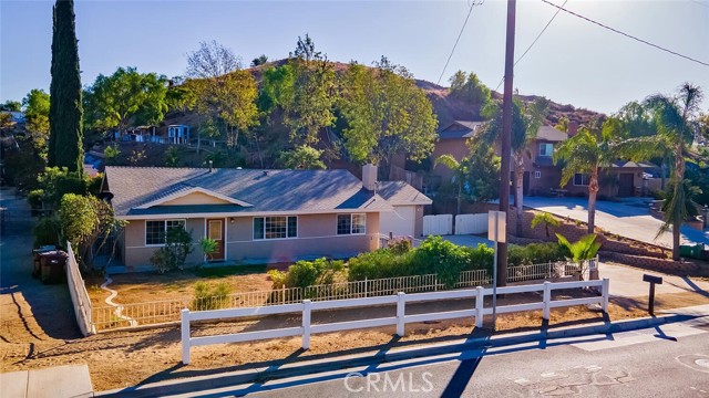 Detail Gallery Image 1 of 56 For 1050 1st St, Norco,  CA 92860 - 6 Beds | 5 Baths