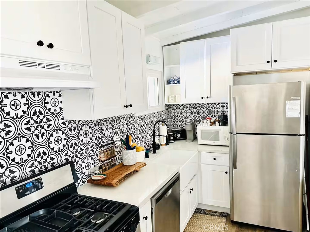 https://media.crmls.org/medias/7f190f9c-a81d-4234-a751-fa86020497bd.jpg?preset=X-Large