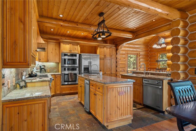 Detail Gallery Image 7 of 57 For 1947 Shady, Big Bear City,  CA 92314 - 5 Beds | 3/1 Baths