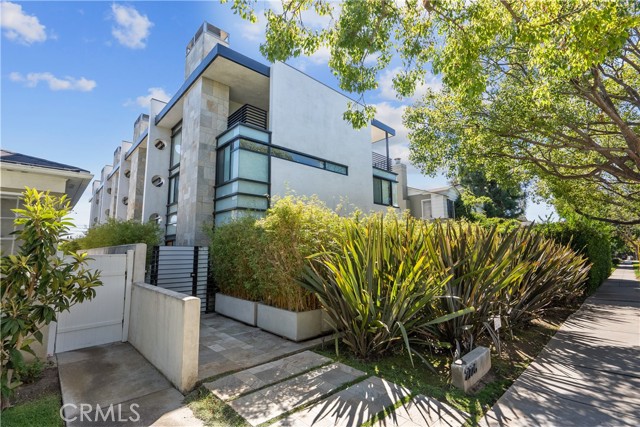 MLS# SR23185047