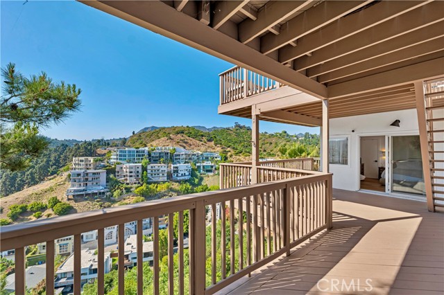 Detail Gallery Image 17 of 34 For 6413 La Punta Dr, Los Angeles,  CA 90068 - 4 Beds | 2/1 Baths