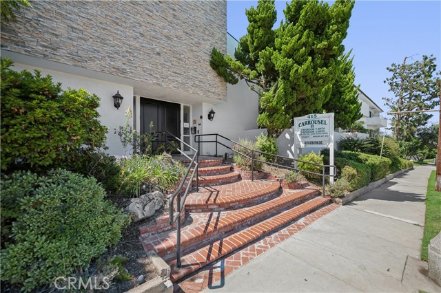 Detail Gallery Image 2 of 37 For 415 S Prospect Ave #105,  Redondo Beach,  CA 90277 - 2 Beds | 2 Baths