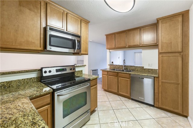 Detail Gallery Image 5 of 20 For 1345 Cabrillo Park Dr #N01,  Santa Ana,  CA 92701 - 2 Beds | 2 Baths