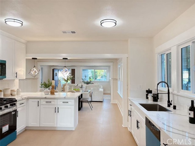 Detail Gallery Image 14 of 22 For 4715 5th Ave, Los Angeles,  CA 90043 - 4 Beds | 2 Baths