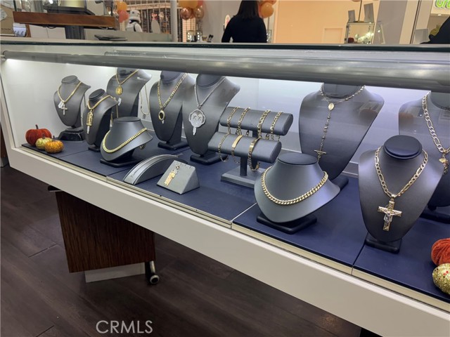 217 Stonewood Street, Downey CA: https://media.crmls.org/medias/7f1c4f11-38e4-4a36-91f0-33c155ec8023.jpg