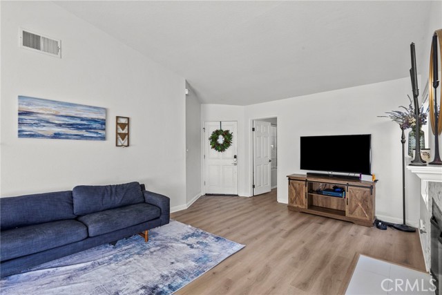 Detail Gallery Image 6 of 21 For 28325 Seco Canyon #365,  Saugus,  CA 91390 - 3 Beds | 2 Baths