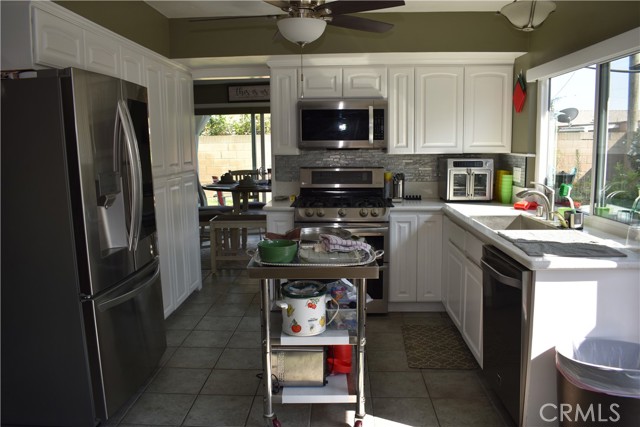 Detail Gallery Image 23 of 29 For 956 E Gladwick St, Carson,  CA 90746 - 4 Beds | 3 Baths