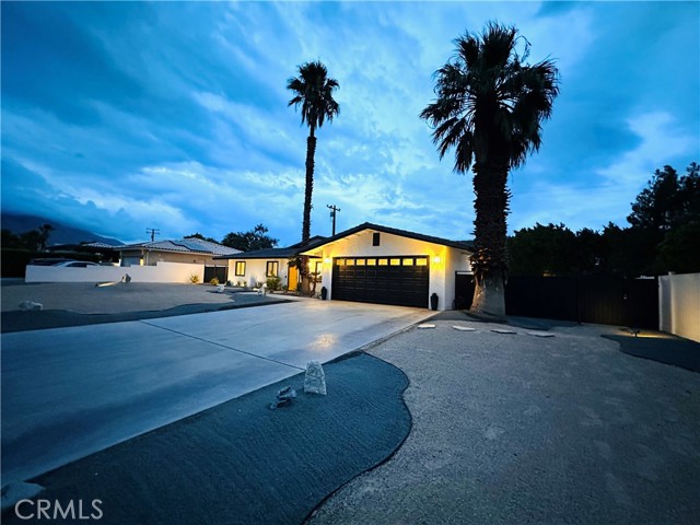 Detail Gallery Image 6 of 75 For 1980 E Rochelle Rd, Palm Springs,  CA 92262 - 5 Beds | 3 Baths