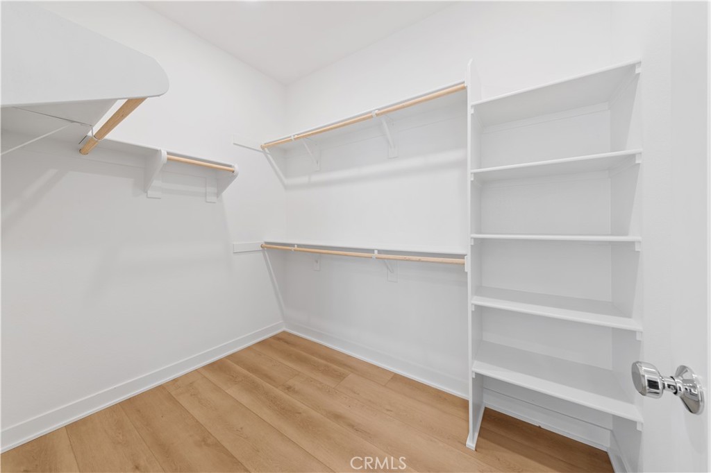 https://media.crmls.org/medias/7f1dd5fc-cd1e-4f66-b25f-c9fe73a2d66e.jpg?preset=X-Large