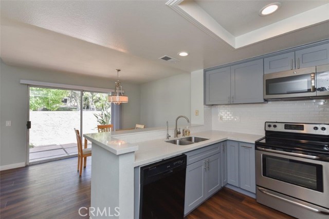 Detail Gallery Image 23 of 39 For 391 Stanford Ct #1,  Irvine,  CA 92612 - 3 Beds | 3 Baths