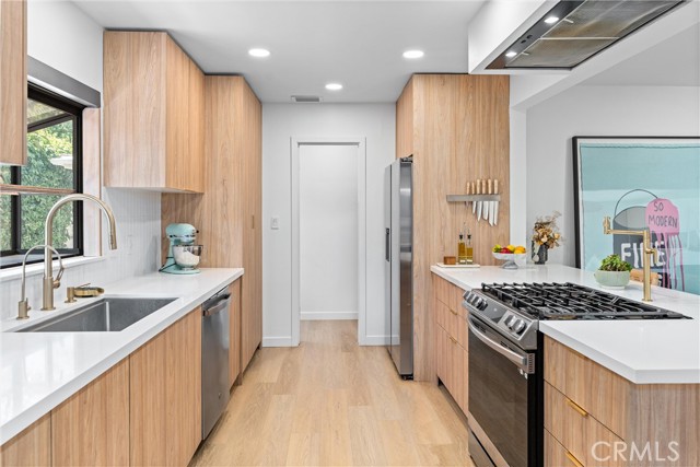 2924 Royal Palm Drive, Costa Mesa CA: https://media.crmls.org/medias/7f1ec7a4-ff26-4acc-9983-117b302bd5a8.jpg