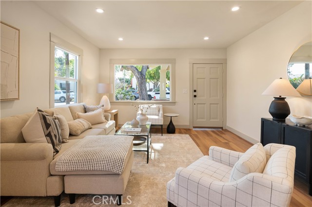 Detail Gallery Image 5 of 27 For 4245 E 6th, Long Beach,  CA 90814 - 2 Beds | 1 Baths