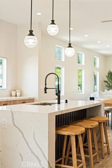 Detail Gallery Image 21 of 29 For 422 Almond Ave, Monrovia,  CA 91016 - 5 Beds | 4 Baths