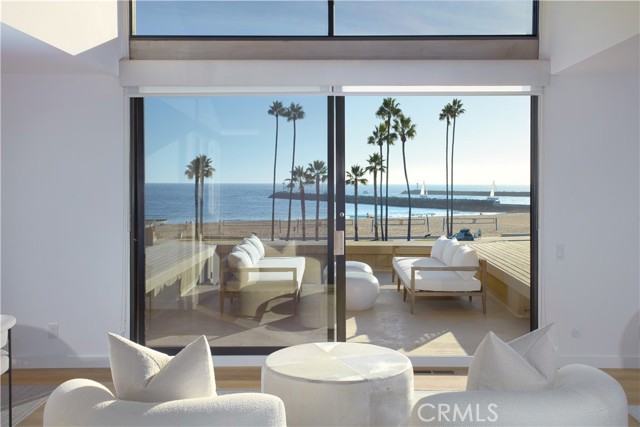 Detail Gallery Image 8 of 33 For 3024 Breakers Dr, Corona Del Mar,  CA 92625 - 7 Beds | 5/1 Baths