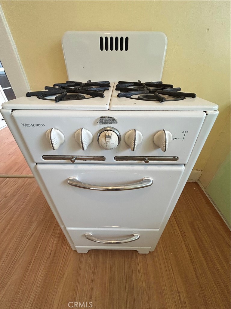 https://media.crmls.org/medias/7f248d20-e3f8-44bd-b4cb-c4d48a1ba628.jpg?preset=X-Large
