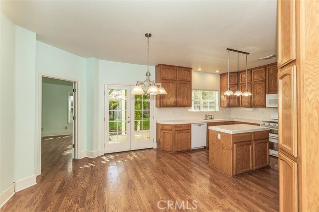 Detail Gallery Image 8 of 52 For 1094 E Monticello Cir, Fresno,  CA 93720 - 4 Beds | 2 Baths