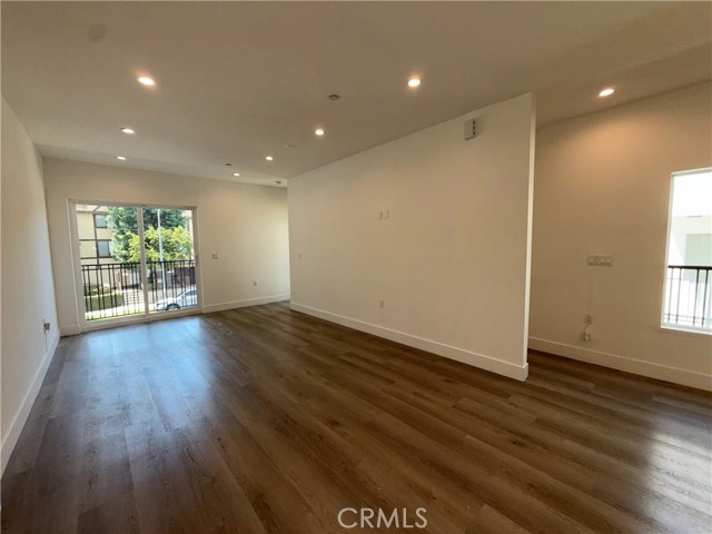 21719 Hart Street, Canoga Park CA: https://media.crmls.org/medias/7f251c1b-c7c8-4e6f-a2ab-7f48d1c8dd9d.jpg