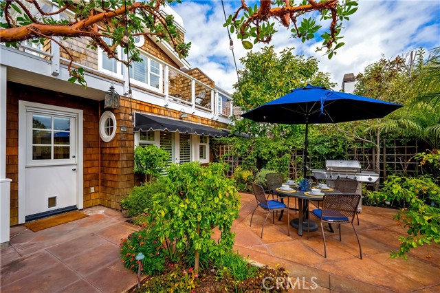 Detail Gallery Image 7 of 45 For 334 Locust St #2,  Laguna Beach,  CA 92651 - 3 Beds | 2/1 Baths