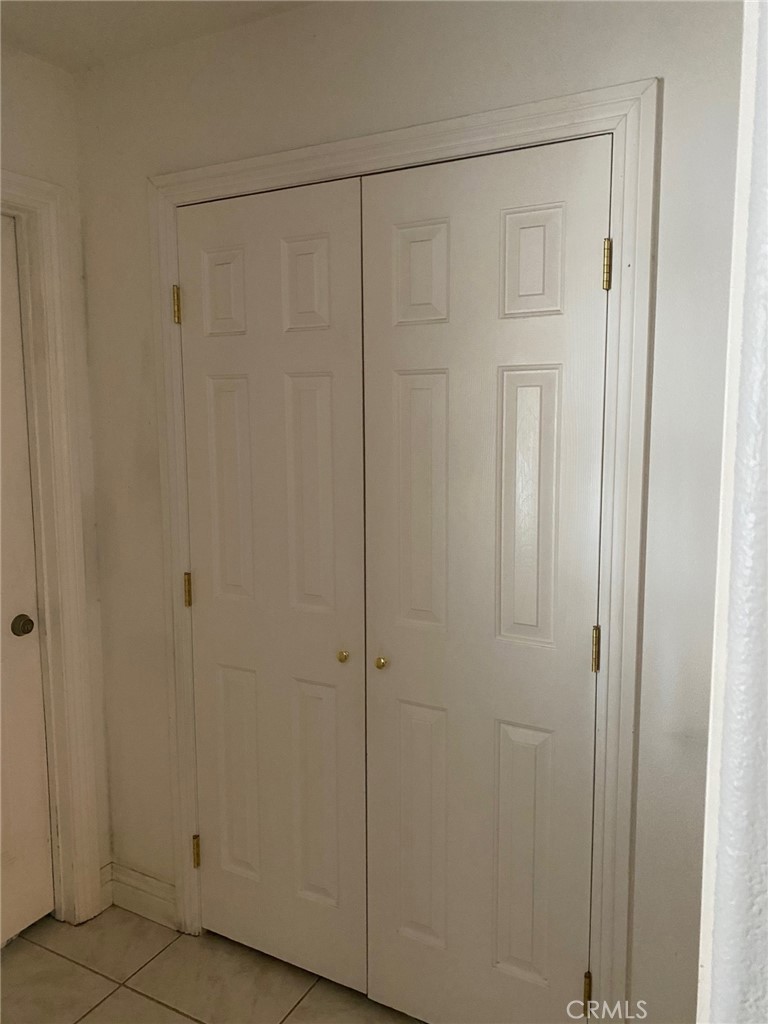 https://media.crmls.org/medias/7f2646f6-9dde-4c27-a87d-988ac62d68fc.jpg?preset=X-Large