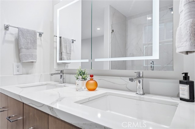 Detail Gallery Image 35 of 70 For 383 Bay Shore #203,  Long Beach,  CA 90803 - 2 Beds | 2 Baths