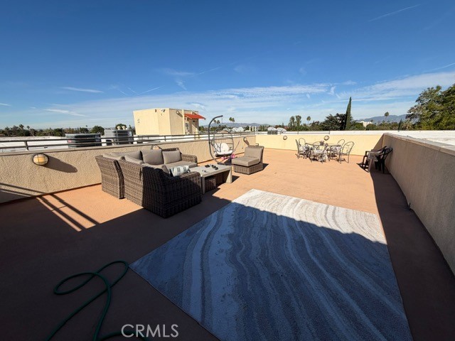 Detail Gallery Image 27 of 30 For 14343 Burbank #305,  Sherman Oaks,  CA 91401 - 3 Beds | 2 Baths