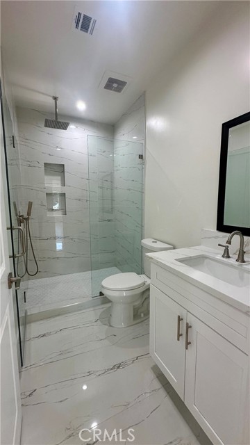 7726 Laurel Canyon Boulevard, North Hollywood CA: https://media.crmls.org/medias/7f27d274-1822-4436-8a55-c6f356f84948.jpg