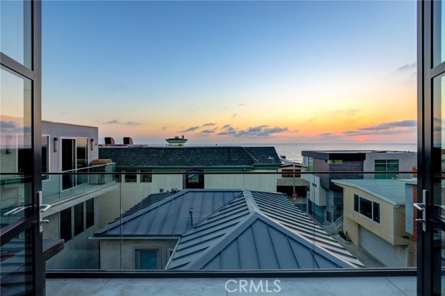 124 21st Place, Manhattan Beach, California 90266, 3 Bedrooms Bedrooms, ,4 BathroomsBathrooms,Residential,Sold,21st,SB21199939