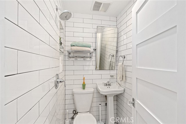 Detail Gallery Image 17 of 22 For 235 Mira Mar Ave #3,  Long Beach,  CA 90803 - 1 Beds | 2 Baths