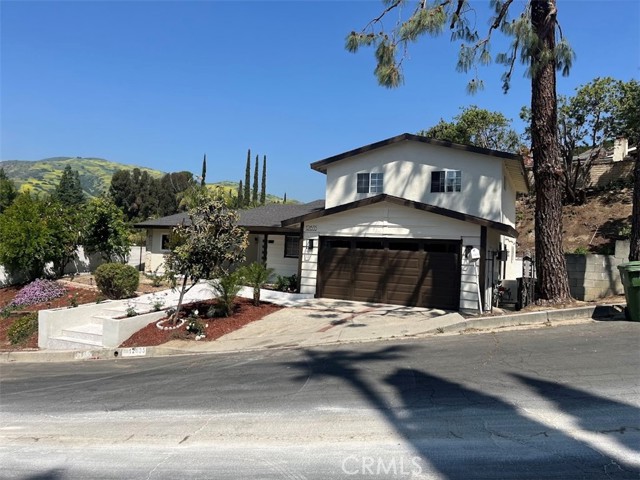 Detail Gallery Image 3 of 34 For 12635 Dorina Pl, Granada Hills,  CA 91344 - 5 Beds | 3/1 Baths