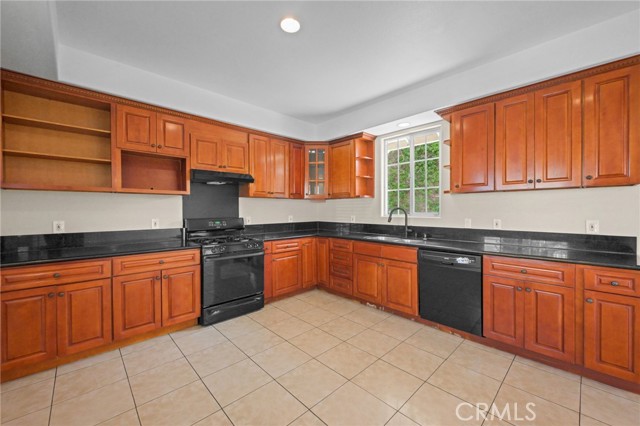 Detail Gallery Image 17 of 64 For 2057 Bush, Santa Ana,  CA 92706 - 4 Beds | 3 Baths