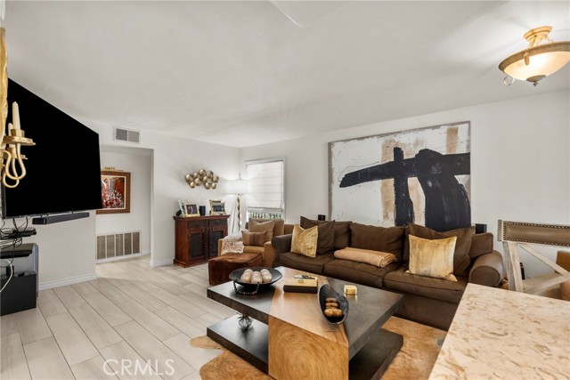Image 14 of 44 For 7282 Woodvale Court