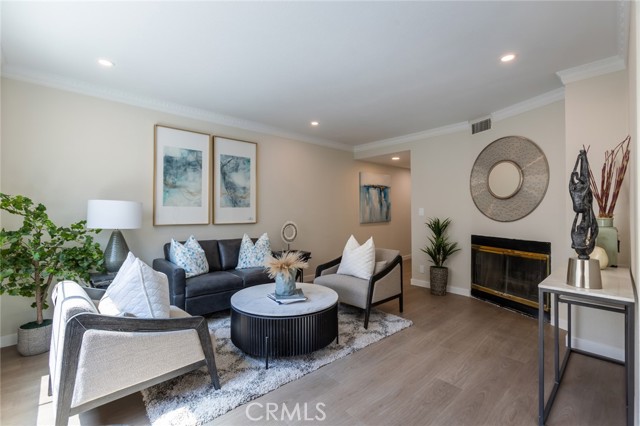Detail Gallery Image 6 of 33 For 2349 Mira Vista Ave #C,  Montrose,  CA 91020 - 2 Beds | 2/1 Baths