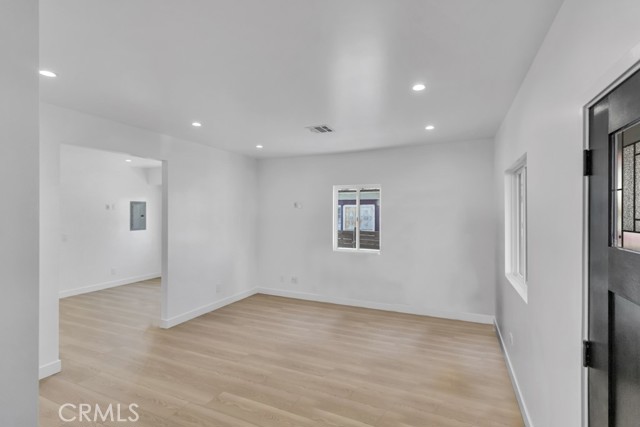 629 Olive Avenue, Long Beach CA: https://media.crmls.org/medias/7f2b979e-9f99-44dc-8aeb-43b75ae61650.jpg