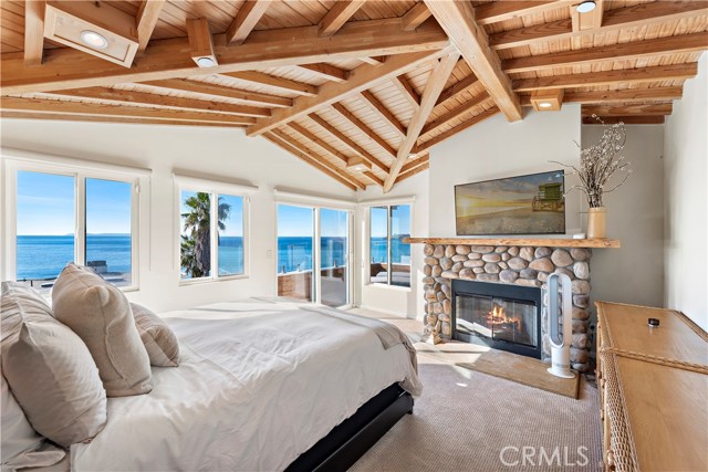 137 Cleo Street, Laguna Beach CA: https://media.crmls.org/medias/7f2d85be-75c7-44cd-9165-2c2531edf838.jpg