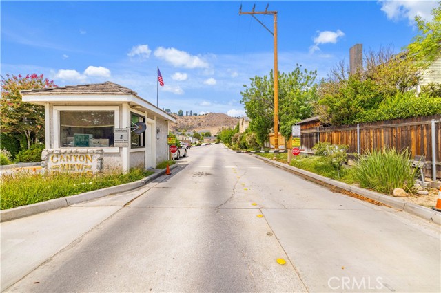 27823 Sunrise Ln, Canyon Country CA: https://media.crmls.org/medias/7f2e0c30-02da-4a26-a858-291cfaba81ae.jpg