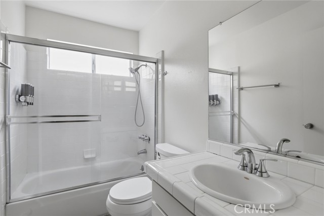 5400 Lindley Avenue, 121 photo 16