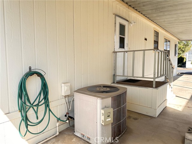 1500 Held Drive, Modesto CA: https://media.crmls.org/medias/7f2f9b2a-e629-46b6-8847-ff078a3bbc7a.jpg