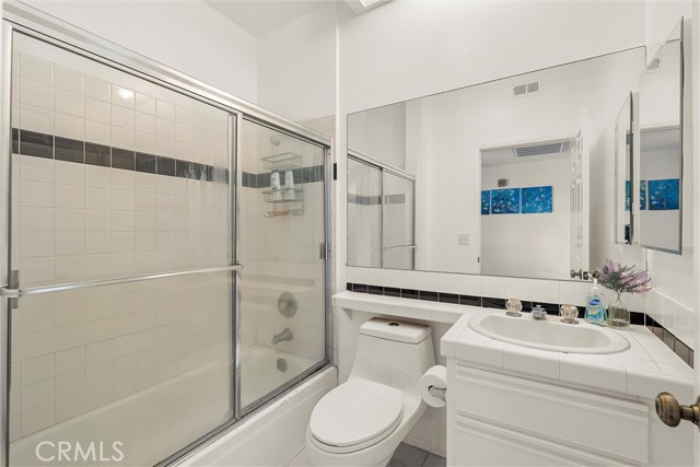 Detail Gallery Image 10 of 16 For 5730 Vineland Ave #104,  North Hollywood,  CA 91601 - 4 Beds | 3 Baths