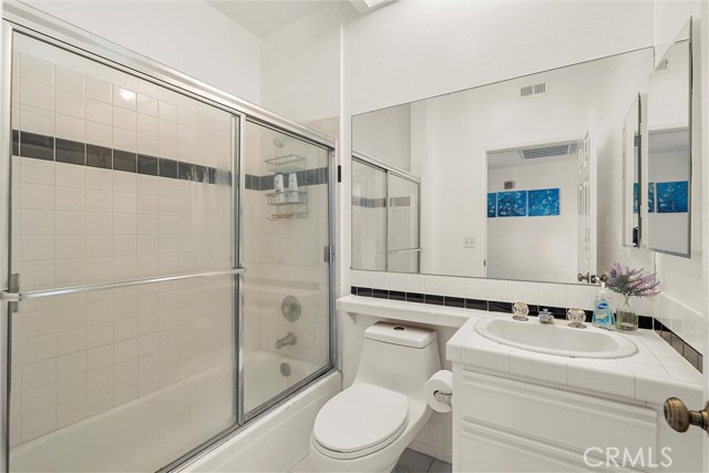 Detail Gallery Image 10 of 16 For 5730 Vineland Ave #104,  North Hollywood,  CA 91601 - 4 Beds | 3 Baths